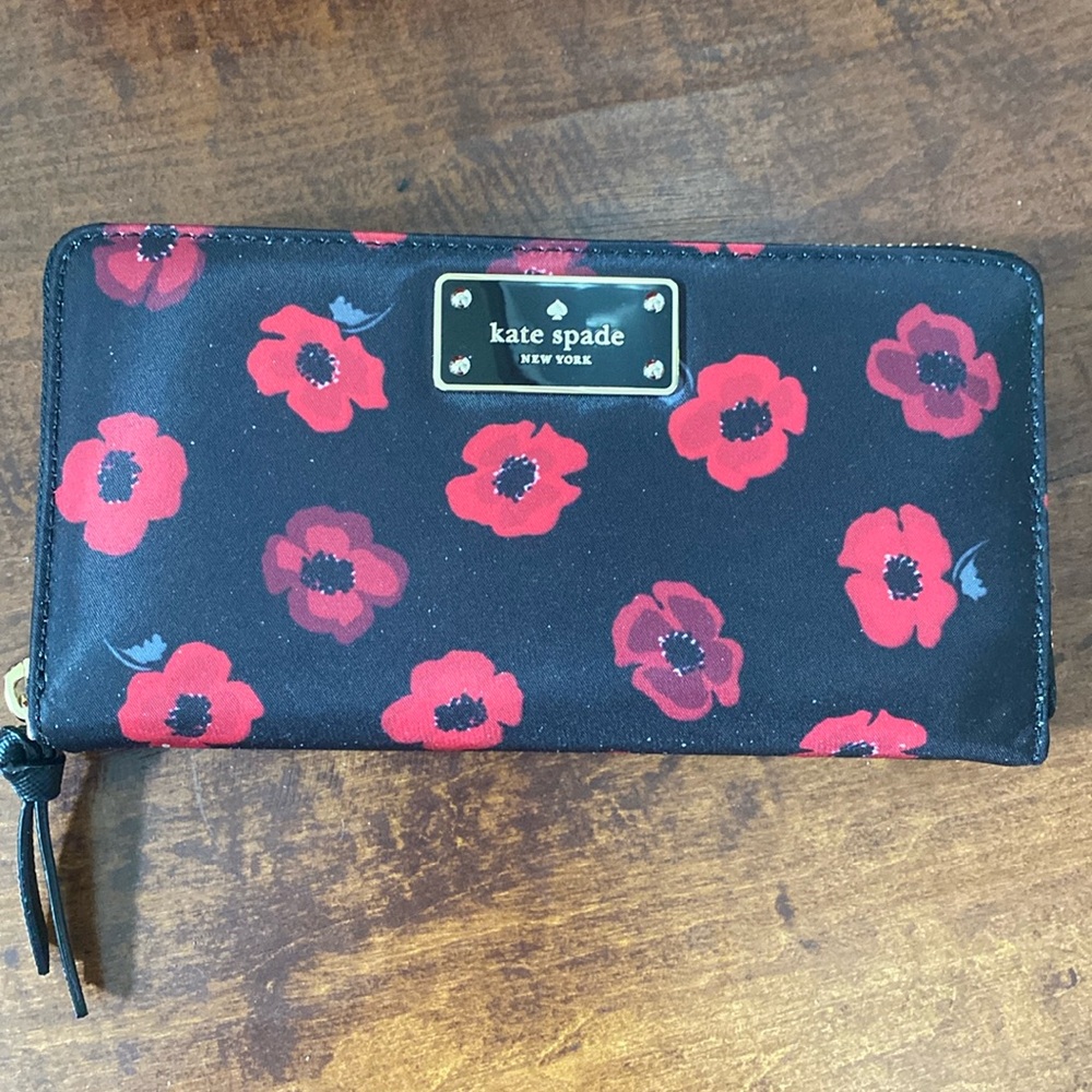 Kate Spade Wilson Road Poppy Wallet - Picture 3 of 11
